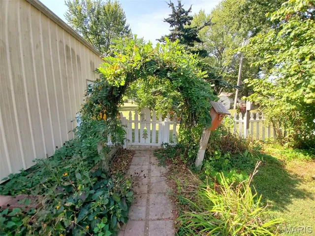 $187,000 | 406 South Cherry Street, Lewistown, MO 63452