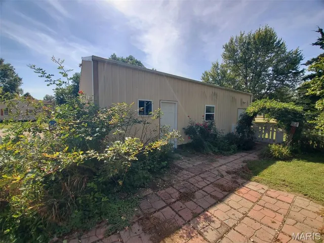 $187,000 | 406 South Cherry Street, Lewistown, MO 63452