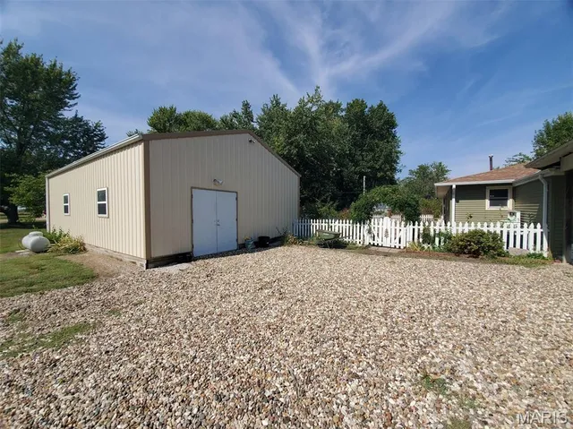 $187,000 | 406 South Cherry Street, Lewistown, MO 63452