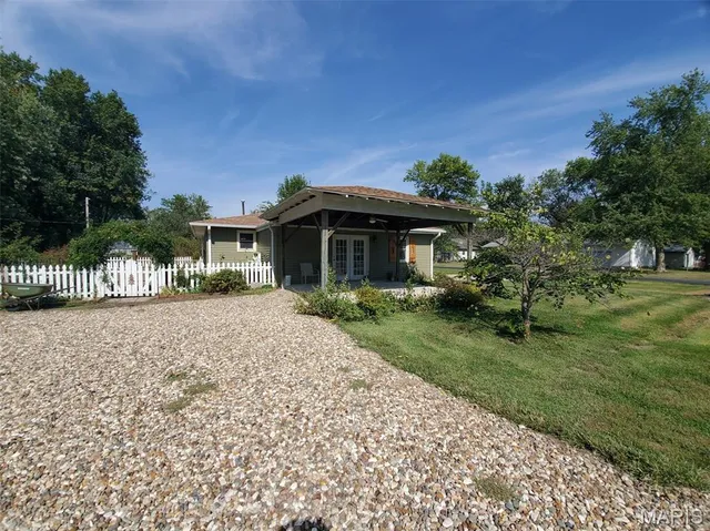 $187,000 | 406 South Cherry Street, Lewistown, MO 63452