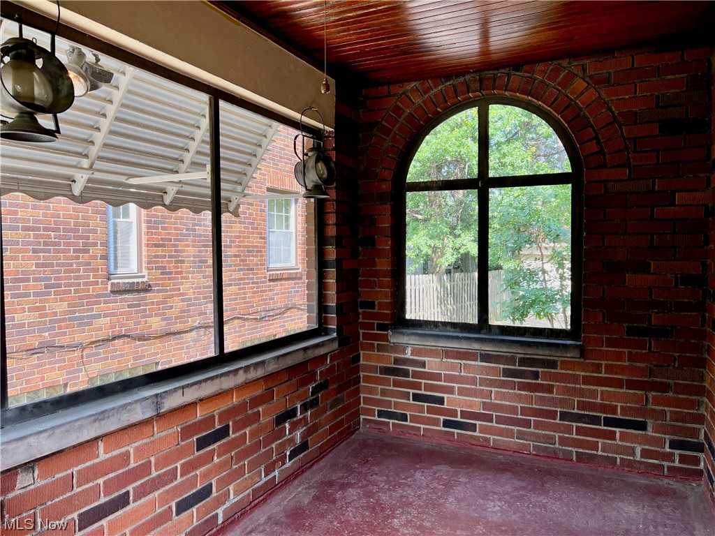1242 Castleton Road Cleveland Heights, OH 44121 - Photo 15 of 32 1st Floor Side Porch