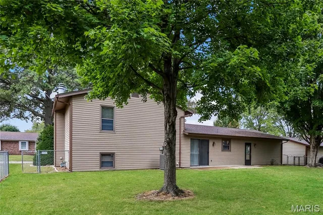 $2,025 | 110 El Perro Drive, St. Peters, MO 63376