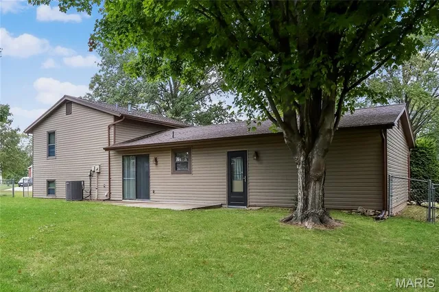 $2,025 | 110 El Perro Drive, St. Peters, MO 63376