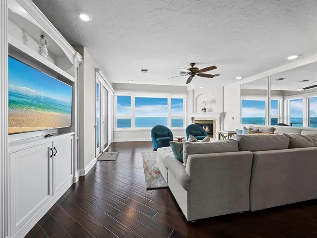 $2,000,000 | 340 Gulf Of Mexico Drive, Unit 124, Longboat Key, FL 34228