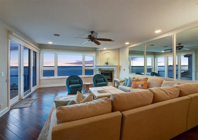 $2,000,000 | 340 Gulf Of Mexico Drive, Unit 124, Longboat Key, FL 34228