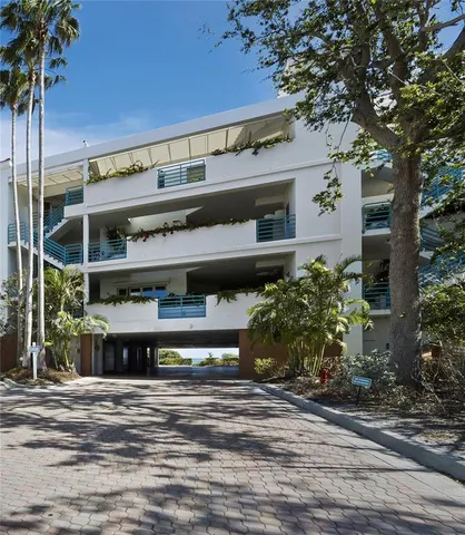 $2,000,000 | 340 Gulf Of Mexico Drive, Unit 124, Longboat Key, FL 34228