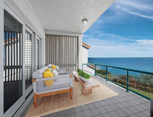 $2,000,000 | 340 Gulf Of Mexico Drive, Unit 124, Longboat Key, FL 34228