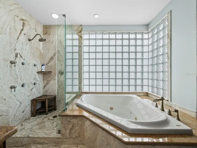 $2,000,000 | 340 Gulf Of Mexico Drive, Unit 124, Longboat Key, FL 34228