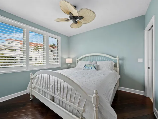 $2,000,000 | 340 Gulf Of Mexico Drive, Unit 124, Longboat Key, FL 34228