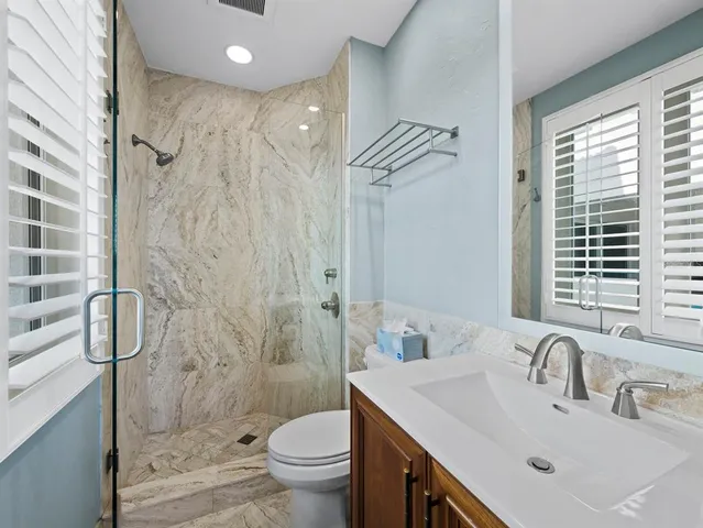 $2,000,000 | 340 Gulf Of Mexico Drive, Unit 124, Longboat Key, FL 34228