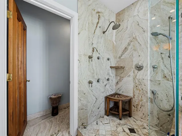 $2,000,000 | 340 Gulf Of Mexico Drive, Unit 124, Longboat Key, FL 34228