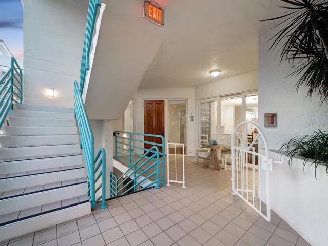 $2,000,000 | 340 Gulf Of Mexico Drive, Unit 124, Longboat Key, FL 34228
