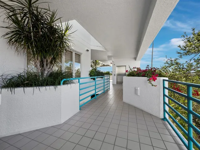 $2,000,000 | 340 Gulf Of Mexico Drive, Unit 124, Longboat Key, FL 34228