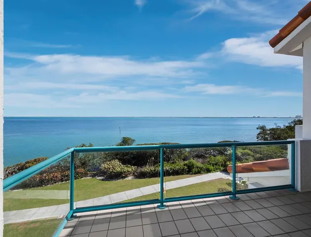 $2,000,000 | 340 Gulf Of Mexico Drive, Unit 124, Longboat Key, FL 34228