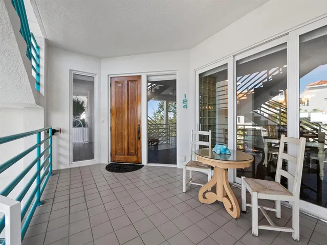 $2,000,000 | 340 Gulf Of Mexico Drive, Unit 124, Longboat Key, FL 34228