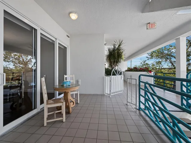 $2,000,000 | 340 Gulf Of Mexico Drive, Unit 124, Longboat Key, FL 34228