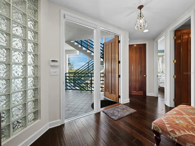 $2,000,000 | 340 Gulf Of Mexico Drive, Unit 124, Longboat Key, FL 34228