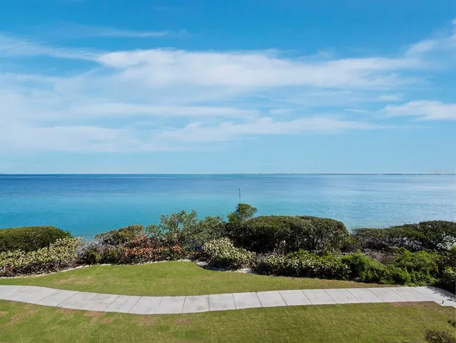 $2,000,000 | 340 Gulf Of Mexico Drive, Unit 124, Longboat Key, FL 34228
