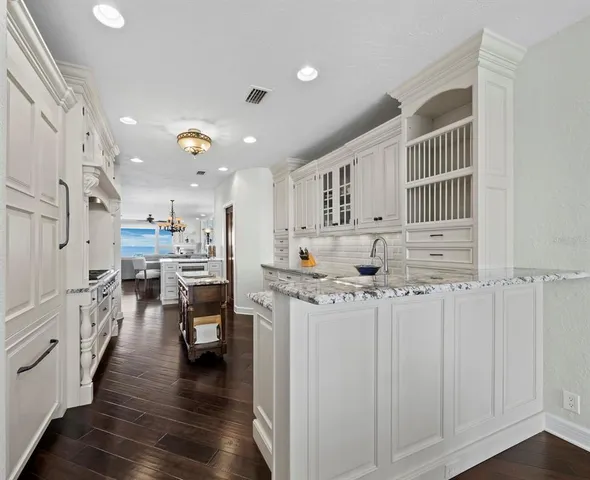 $2,000,000 | 340 Gulf Of Mexico Drive, Unit 124, Longboat Key, FL 34228