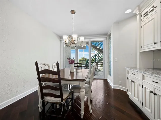 $2,000,000 | 340 Gulf Of Mexico Drive, Unit 124, Longboat Key, FL 34228