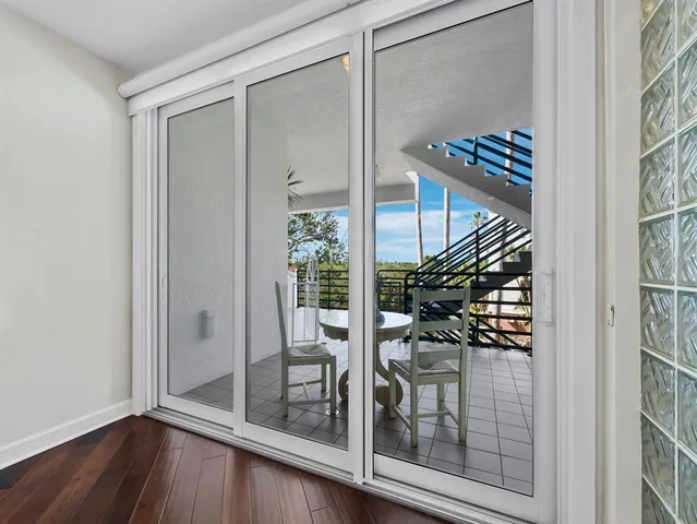 $2,000,000 | 340 Gulf Of Mexico Drive, Unit 124, Longboat Key, FL 34228