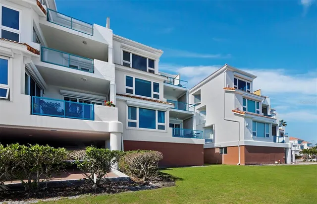 $2,000,000 | 340 Gulf Of Mexico Drive, Unit 124, Longboat Key, FL 34228