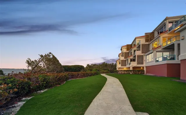 $2,000,000 | 340 Gulf Of Mexico Drive, Unit 124, Longboat Key, FL 34228