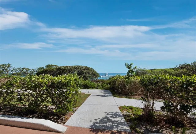 $2,000,000 | 340 Gulf Of Mexico Drive, Unit 124, Longboat Key, FL 34228