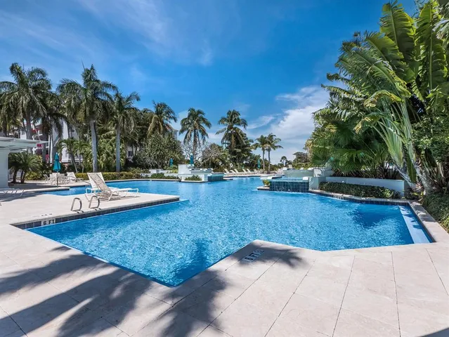 $2,000,000 | 340 Gulf Of Mexico Drive, Unit 124, Longboat Key, FL 34228