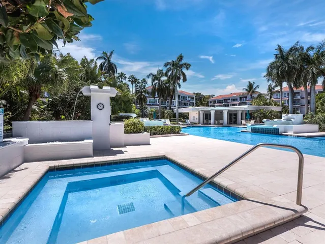 $2,000,000 | 340 Gulf Of Mexico Drive, Unit 124, Longboat Key, FL 34228