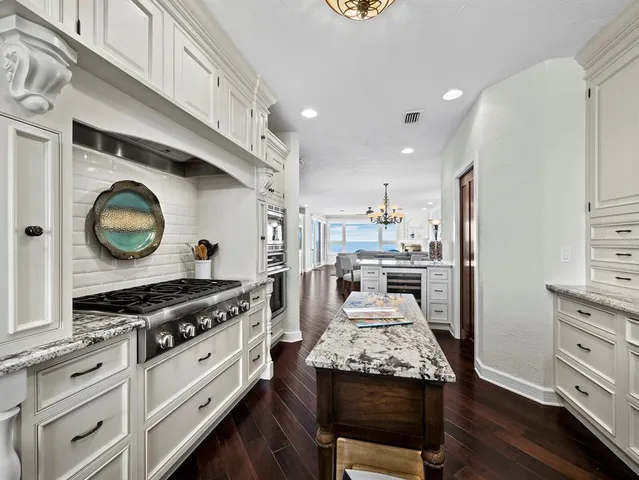 $2,000,000 | 340 Gulf Of Mexico Drive, Unit 124, Longboat Key, FL 34228