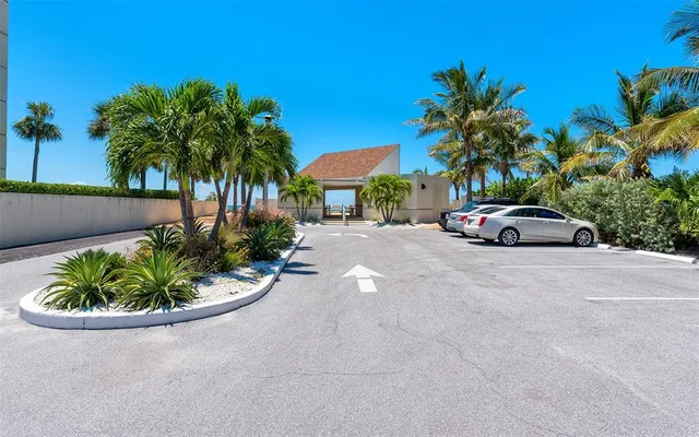 $2,000,000 | 340 Gulf Of Mexico Drive, Unit 124, Longboat Key, FL 34228