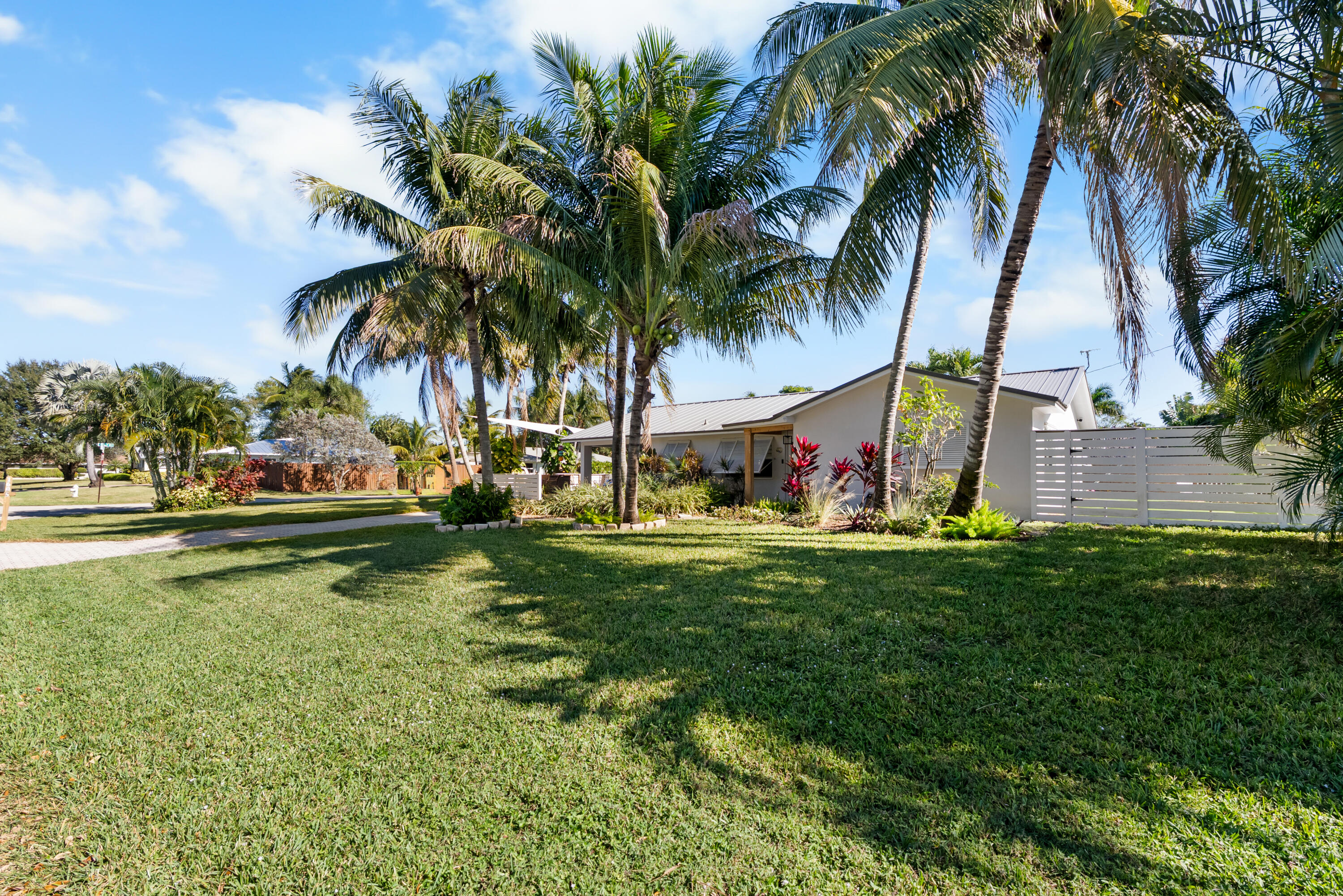 1605 Treemont Avenue Jupiter, FL 33469 - Photo 1 of 34 16000335