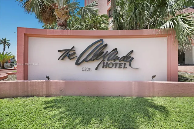 $899,000 | 5225 Collins Avenue, Unit 501, Miami Beach, FL 33140