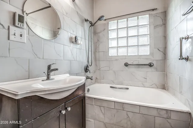 $2,100 | 384 East Windsor Avenue, Phoenix, AZ 85004