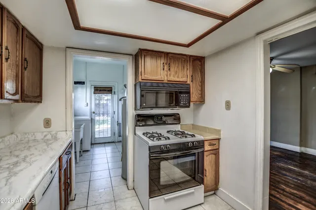 $2,100 | 384 East Windsor Avenue, Phoenix, AZ 85004