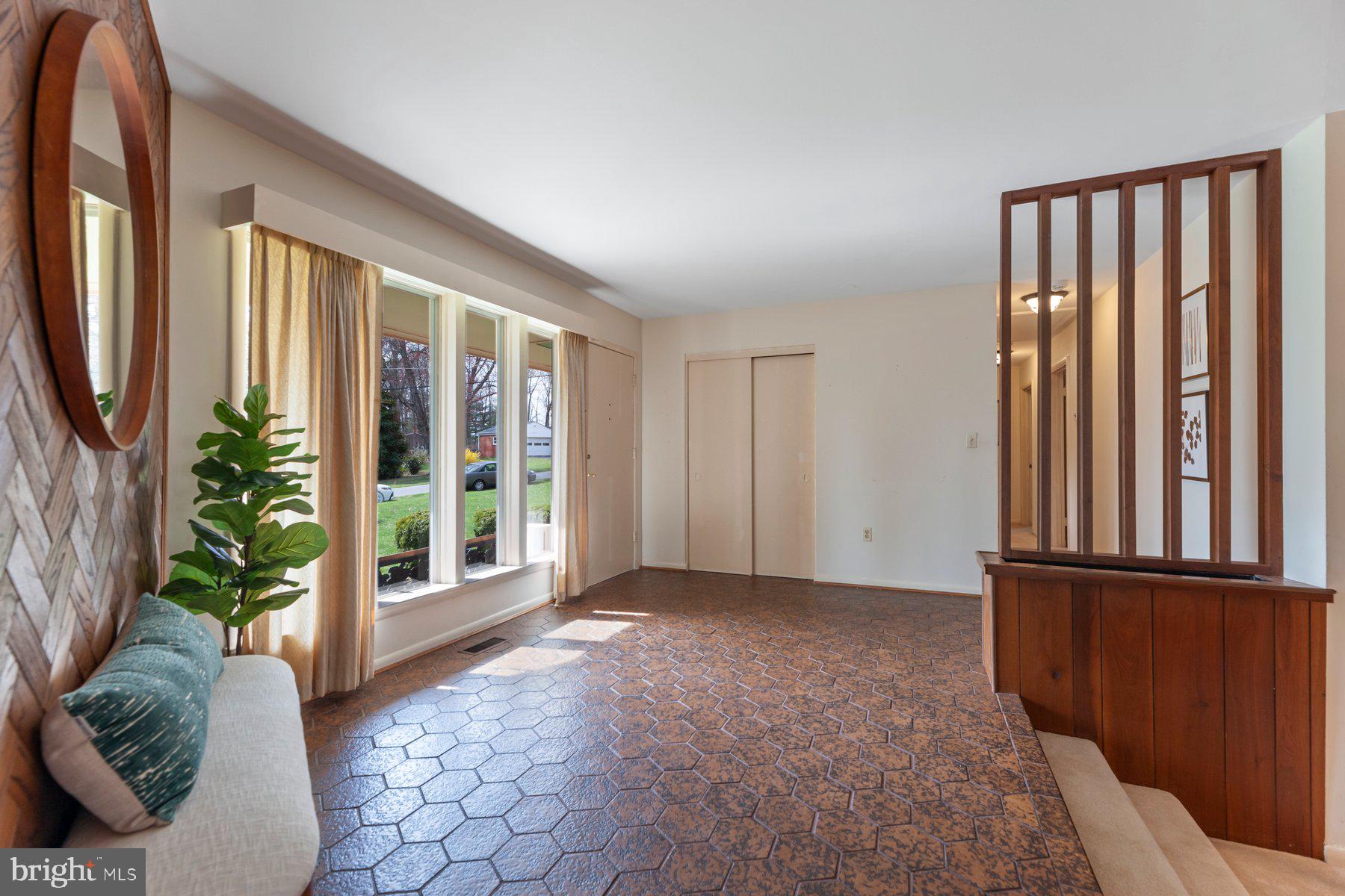14209 Dav Road Rockville, MD 20850 - Photo 4 of 43 Large Foyer