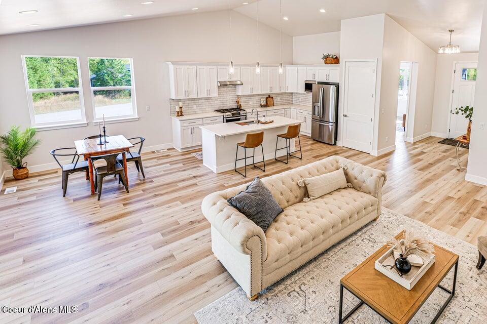 899 Main Street Kellogg, ID 83837 - Photo 18 of 21 Great Room andKitchen