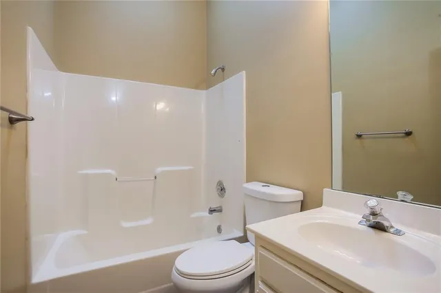 $2,280 | 1221 Rosehill Drive, Lee's Summit, MO 64081