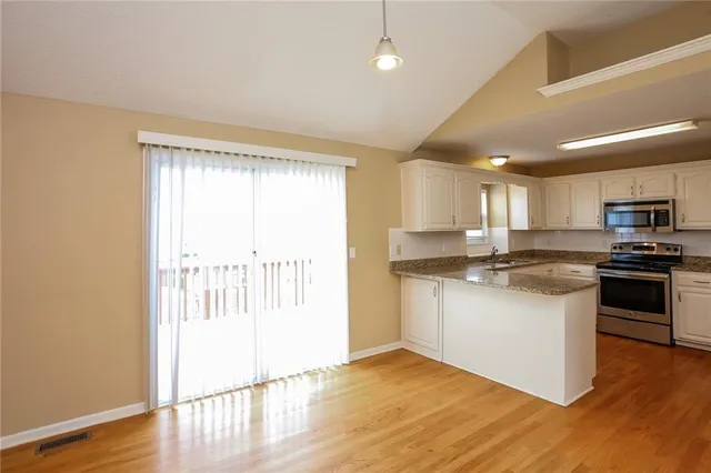 $2,280 | 1221 Rosehill Drive, Lee's Summit, MO 64081