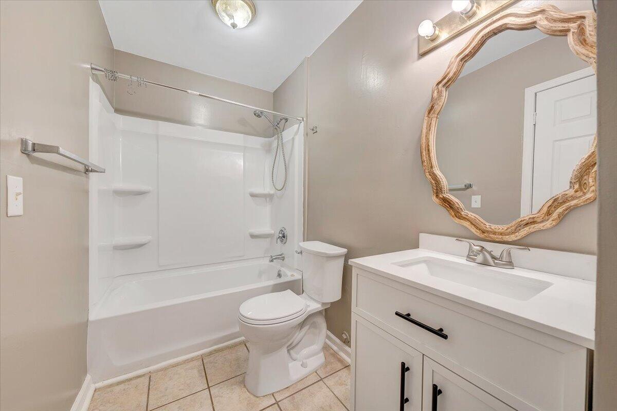 6023 Poor Mountain Road Salem, VA 24153 - Photo 11 of 22 Hall Bath