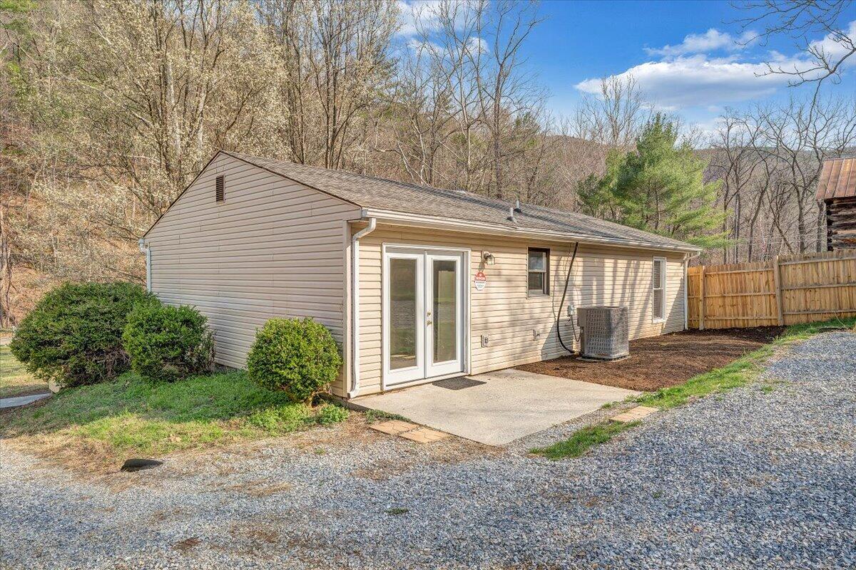 6023 Poor Mountain Road Salem, VA 24153 - Photo 16 of 22 Back Porch