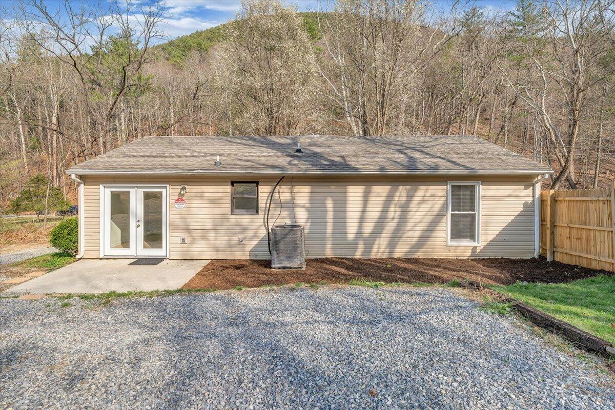 6023 Poor Mountain Road Salem, VA 24153 - Photo 17 of 22 Back area