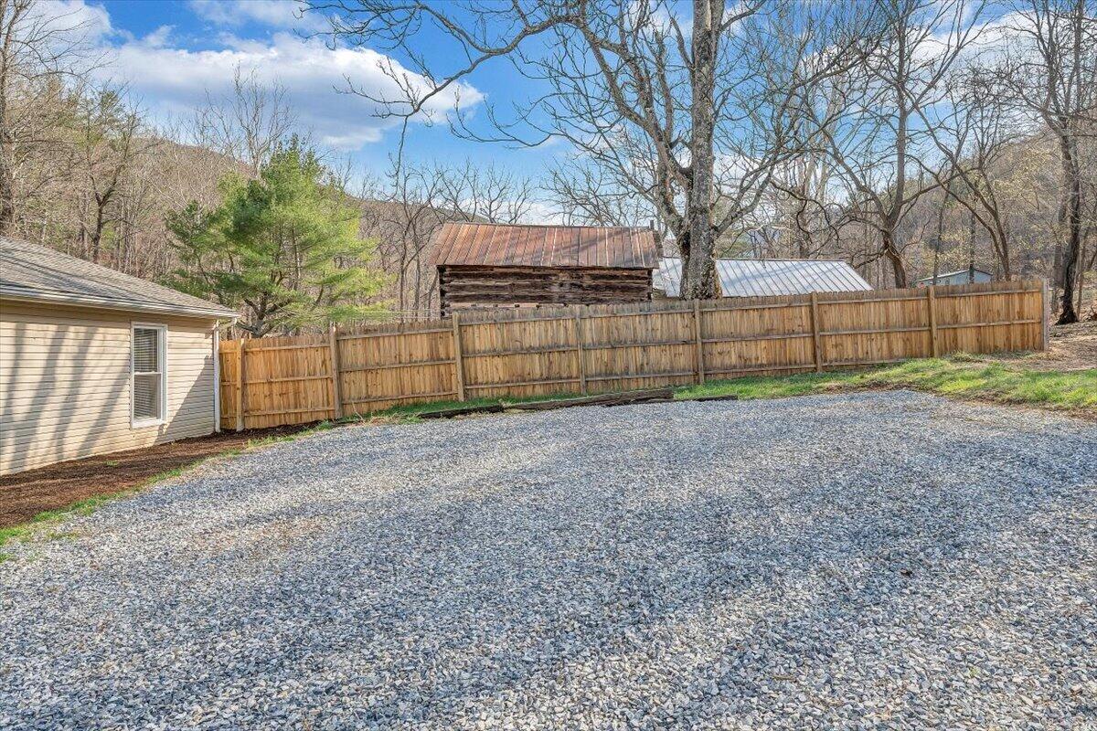 6023 Poor Mountain Road Salem, VA 24153 - Photo 18 of 22 2 car parking
