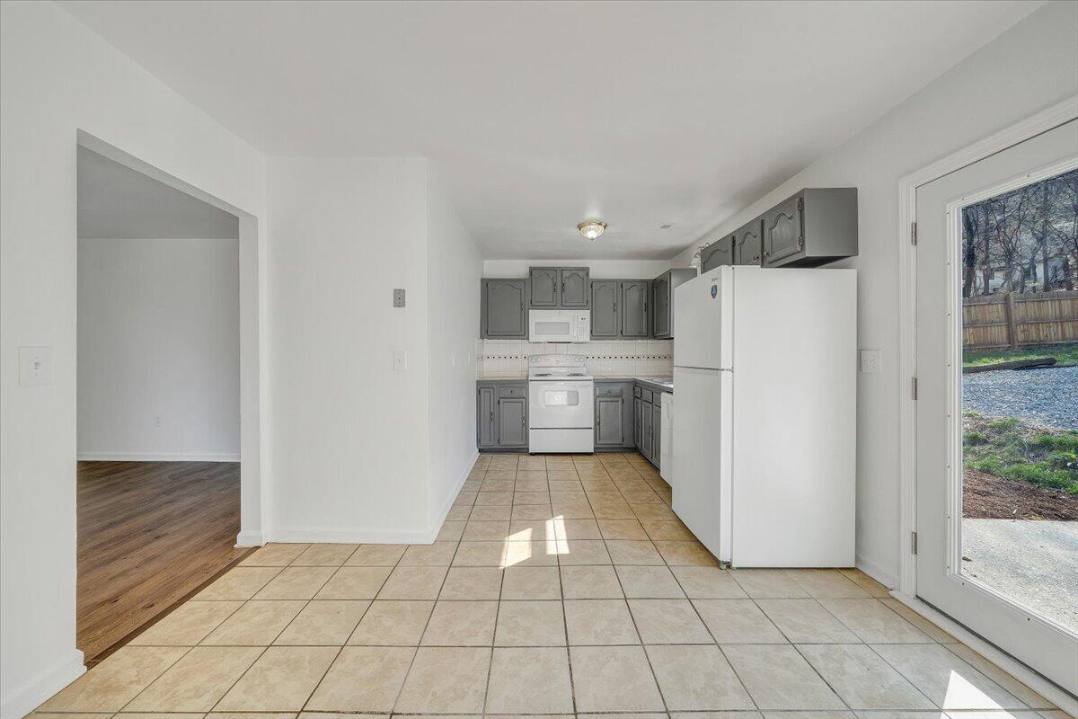 6023 Poor Mountain Road Salem, VA 24153 - Photo 9 of 22 Kitchen