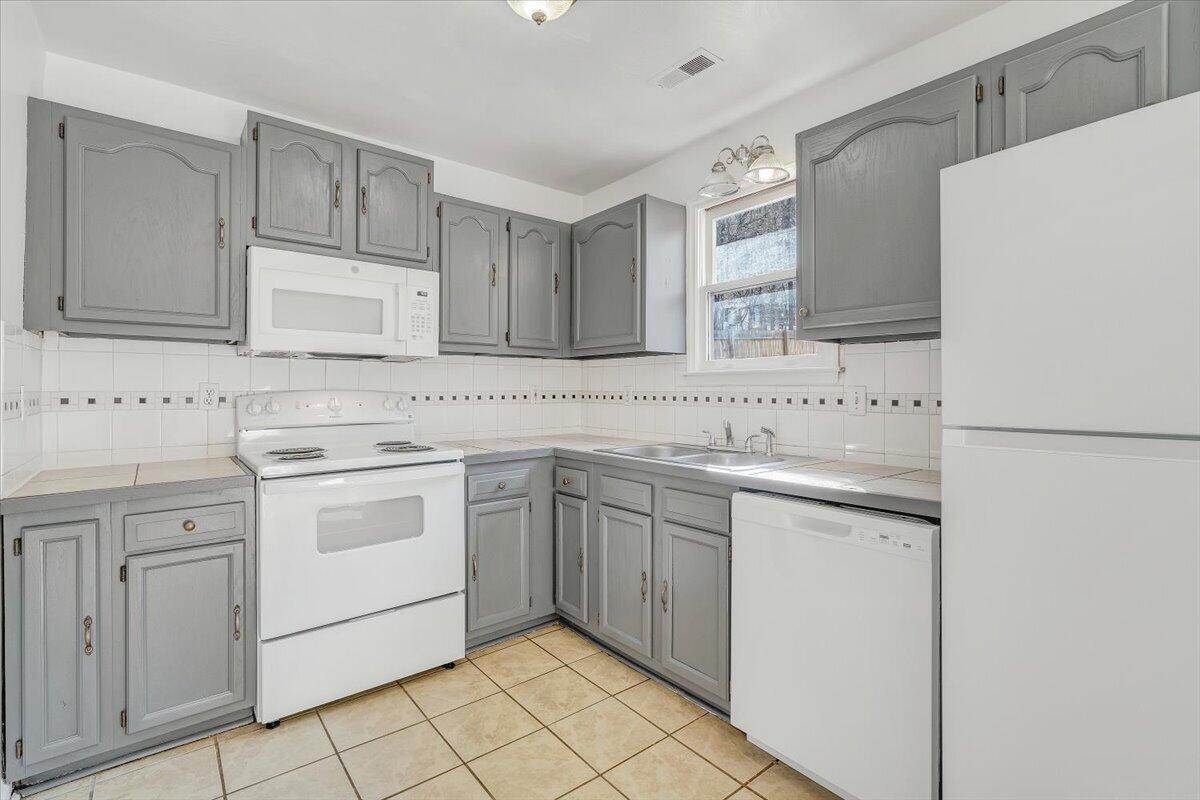 6023 Poor Mountain Road Salem, VA 24153 - Photo 10 of 22 Newer Appliances