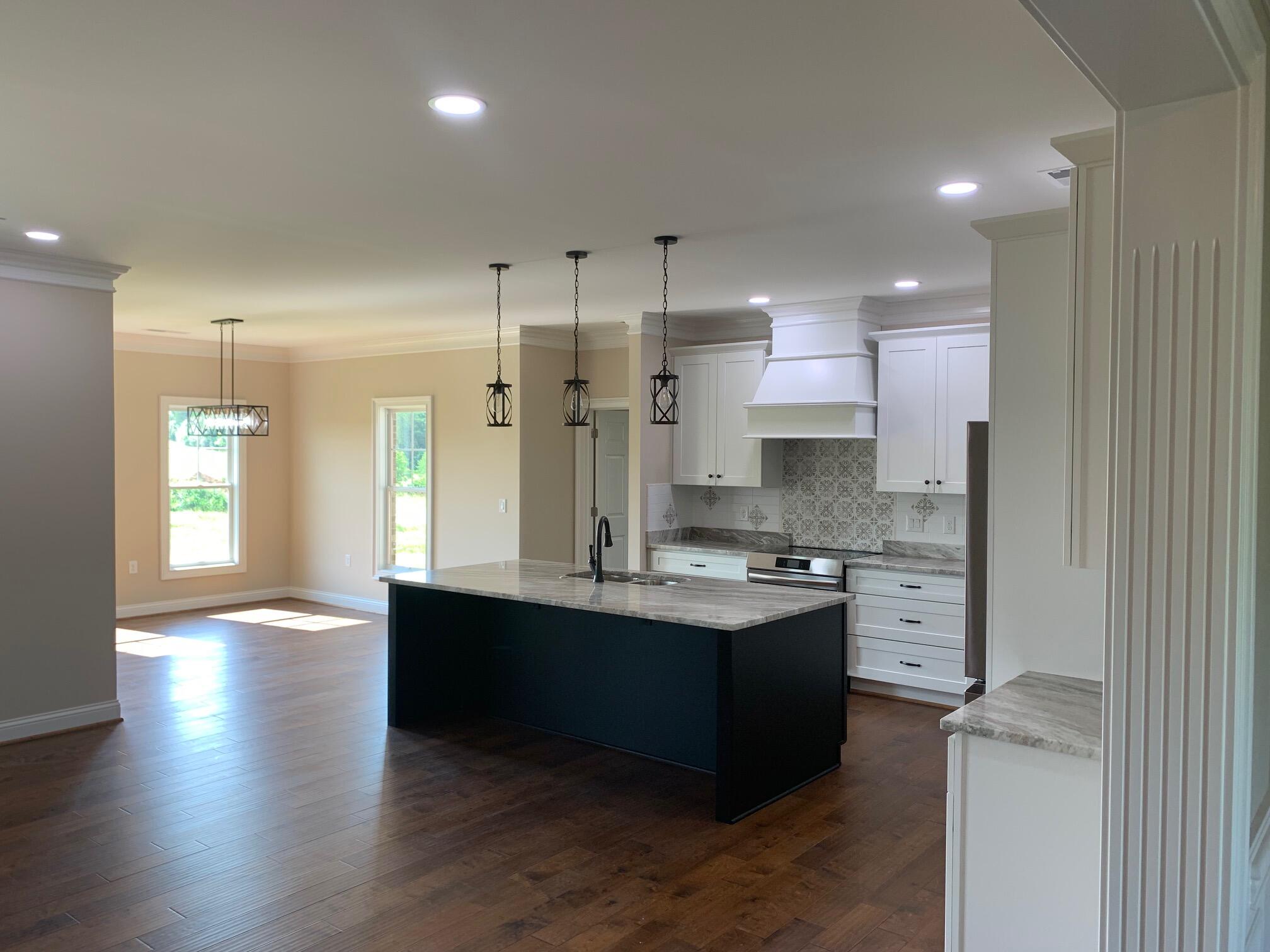 Room for 4 stools at snack bar. Frigeradaire Appliances