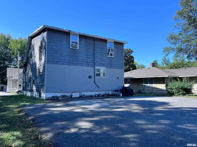 $54,900 | 105 South Forest Avenue, Unit 4, Carbondale, IL 62901