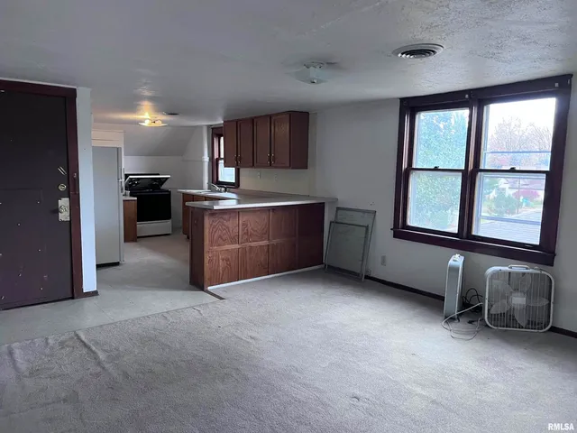 $54,900 | 105 South Forest Avenue, Unit 4, Carbondale, IL 62901