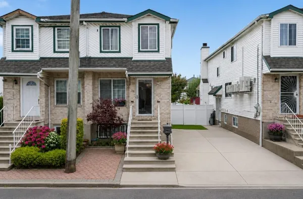 $949,000 | 50 Bergen Beach Place | Georgetown